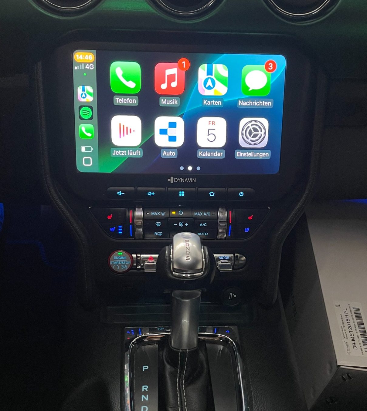Navigationssystem mit Apple CarPlay in der Mittelkonsole - Nachrüstung in Freren